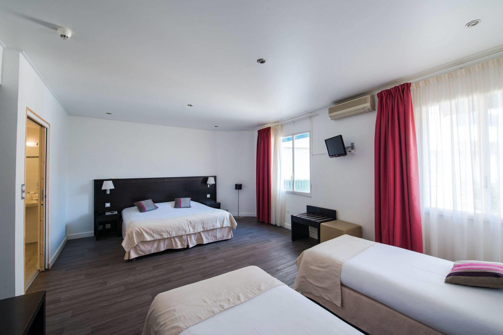 Hotel Comte De 3*