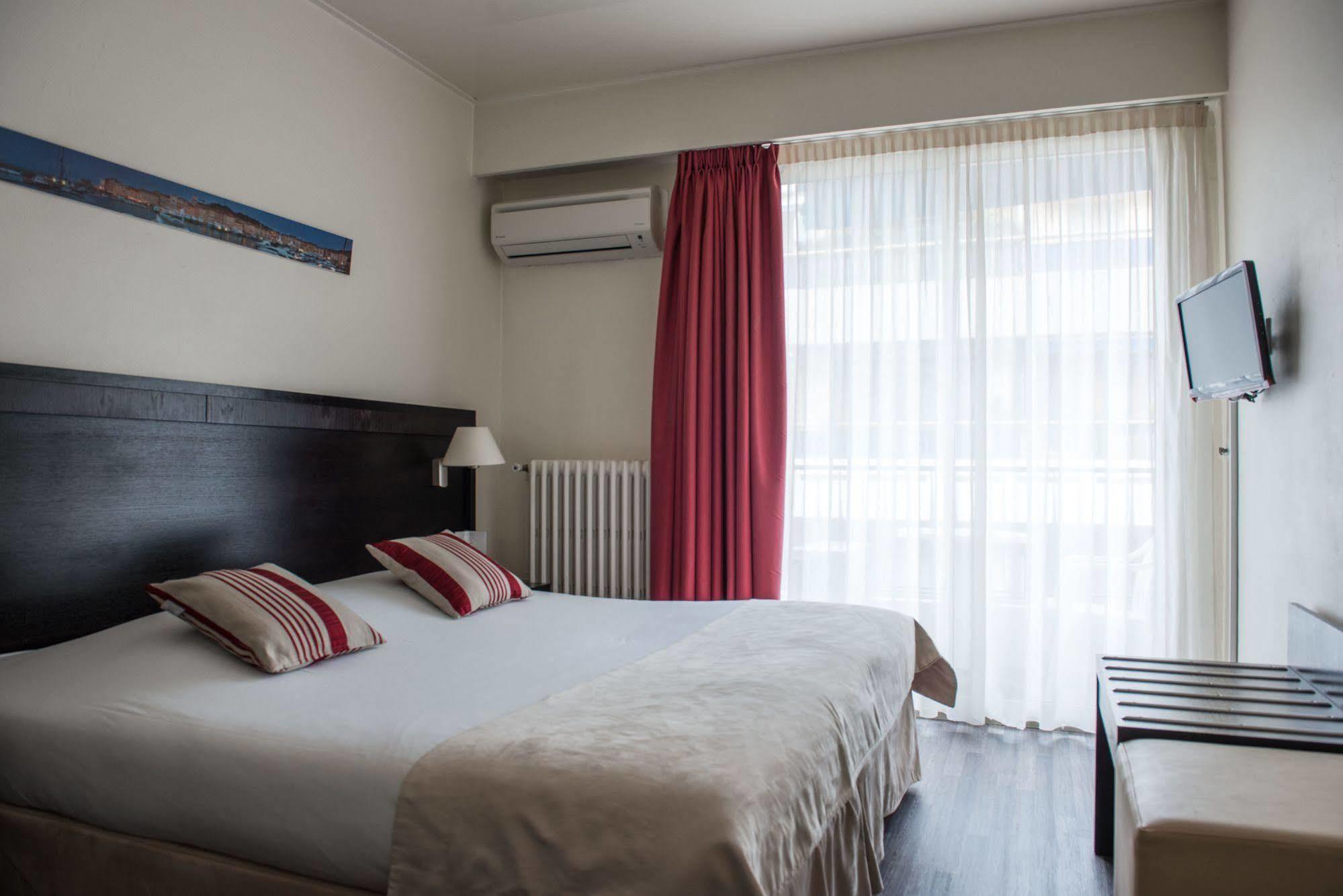 Hotel Comté De 3*